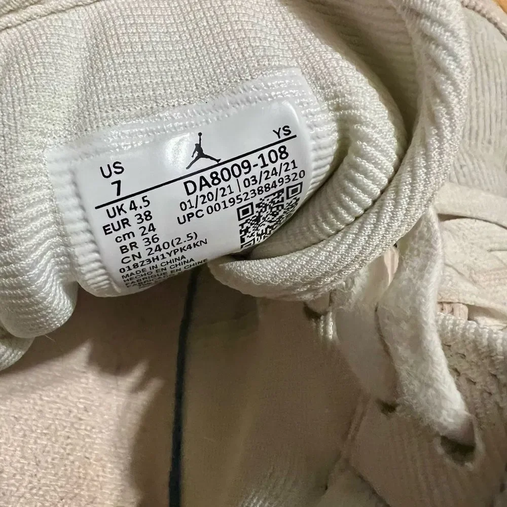 Women's Jordan 1 Mid SE "Corduroy" Sail/Orange-Orange Quartz - Picture 8 of 13